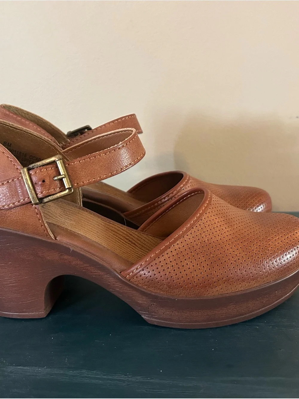 b.o.c Women's Gia Comfort Wedge Sandals